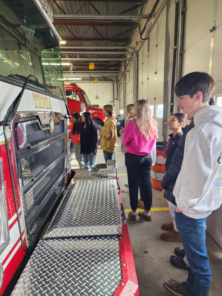 Photography class learning about the heavy rescue truck